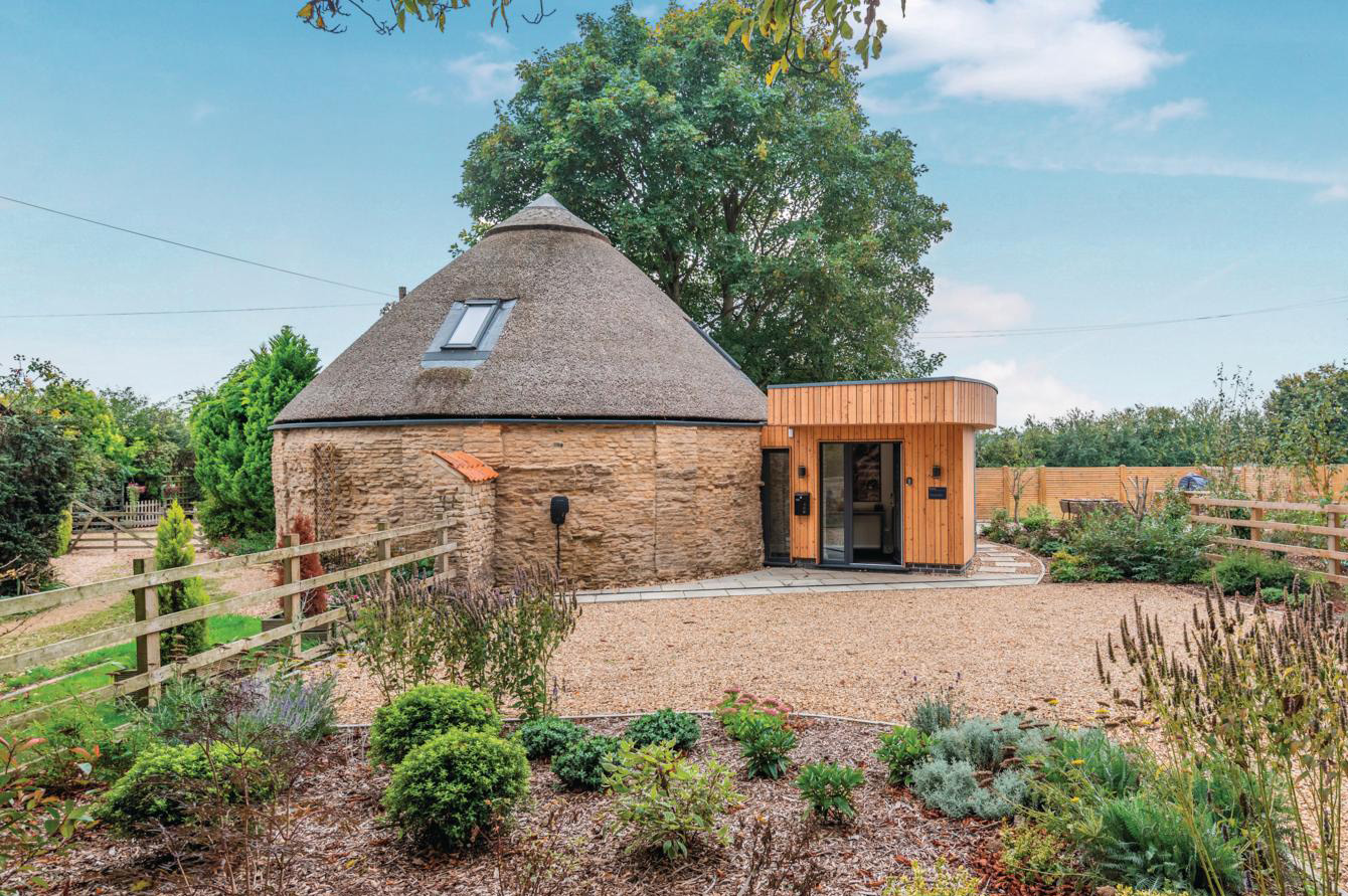 Horse Gin small space