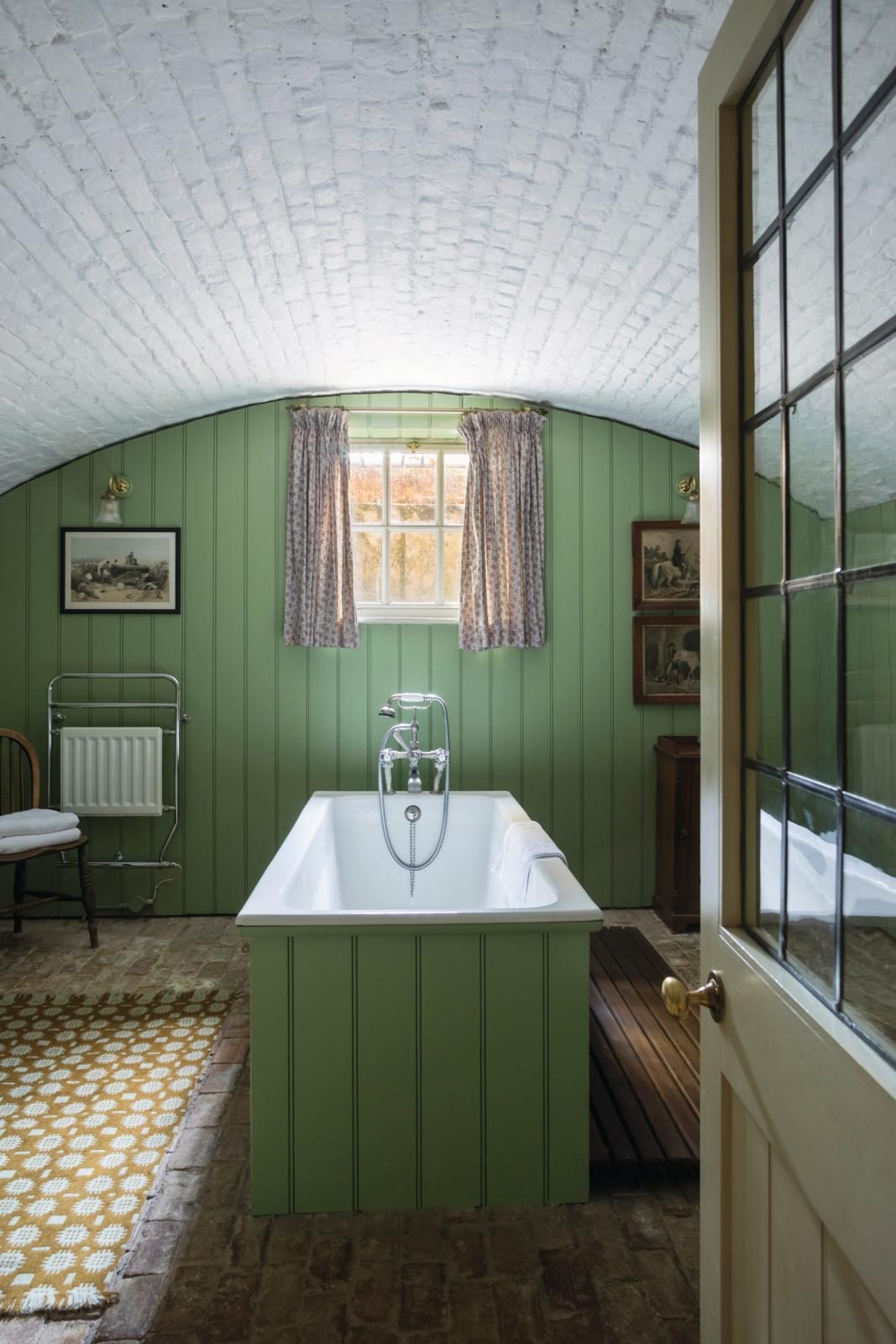 Queen Anne's Summerhouse Bathroom