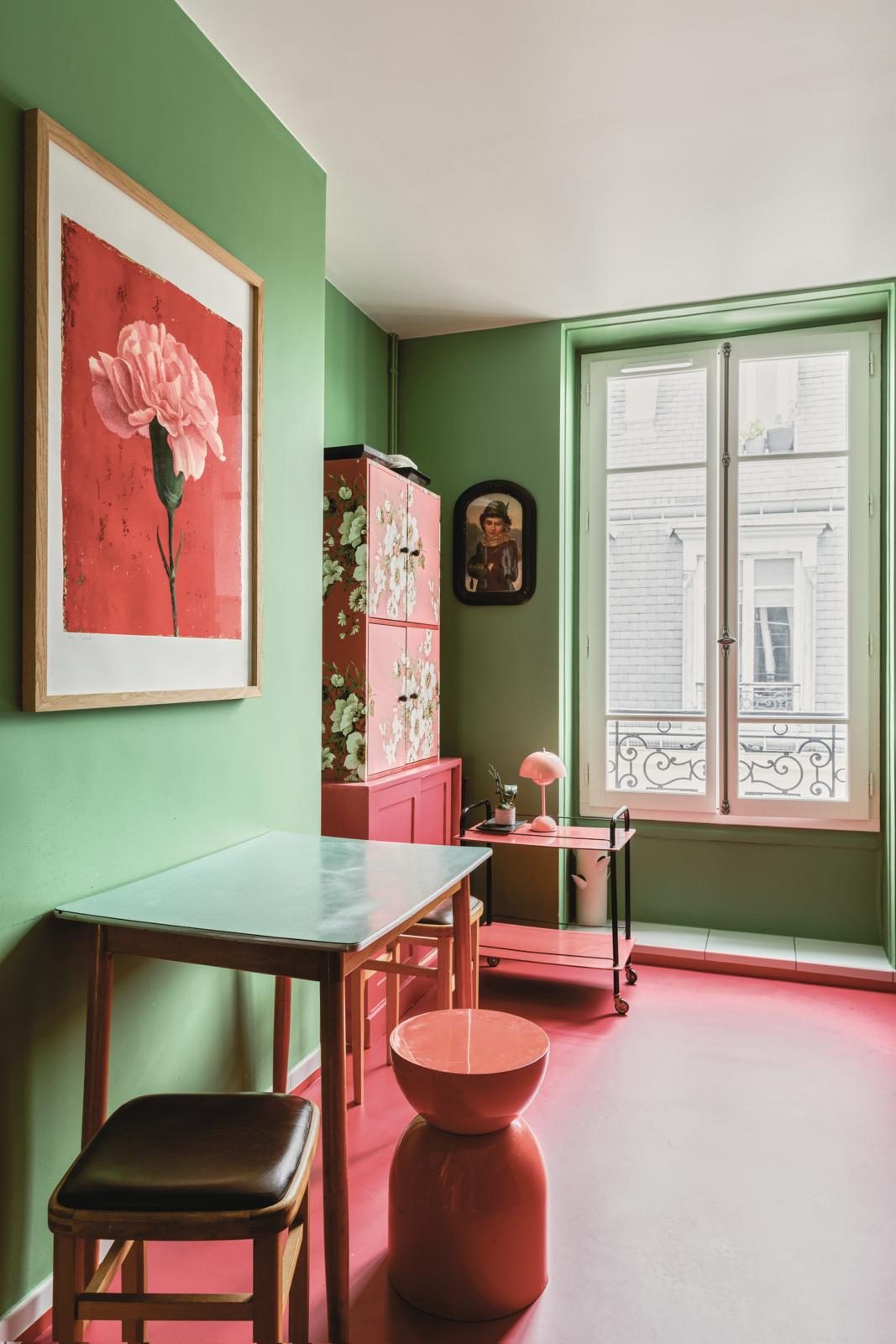 Tiphaine improved the kitchen by painting the cabinets