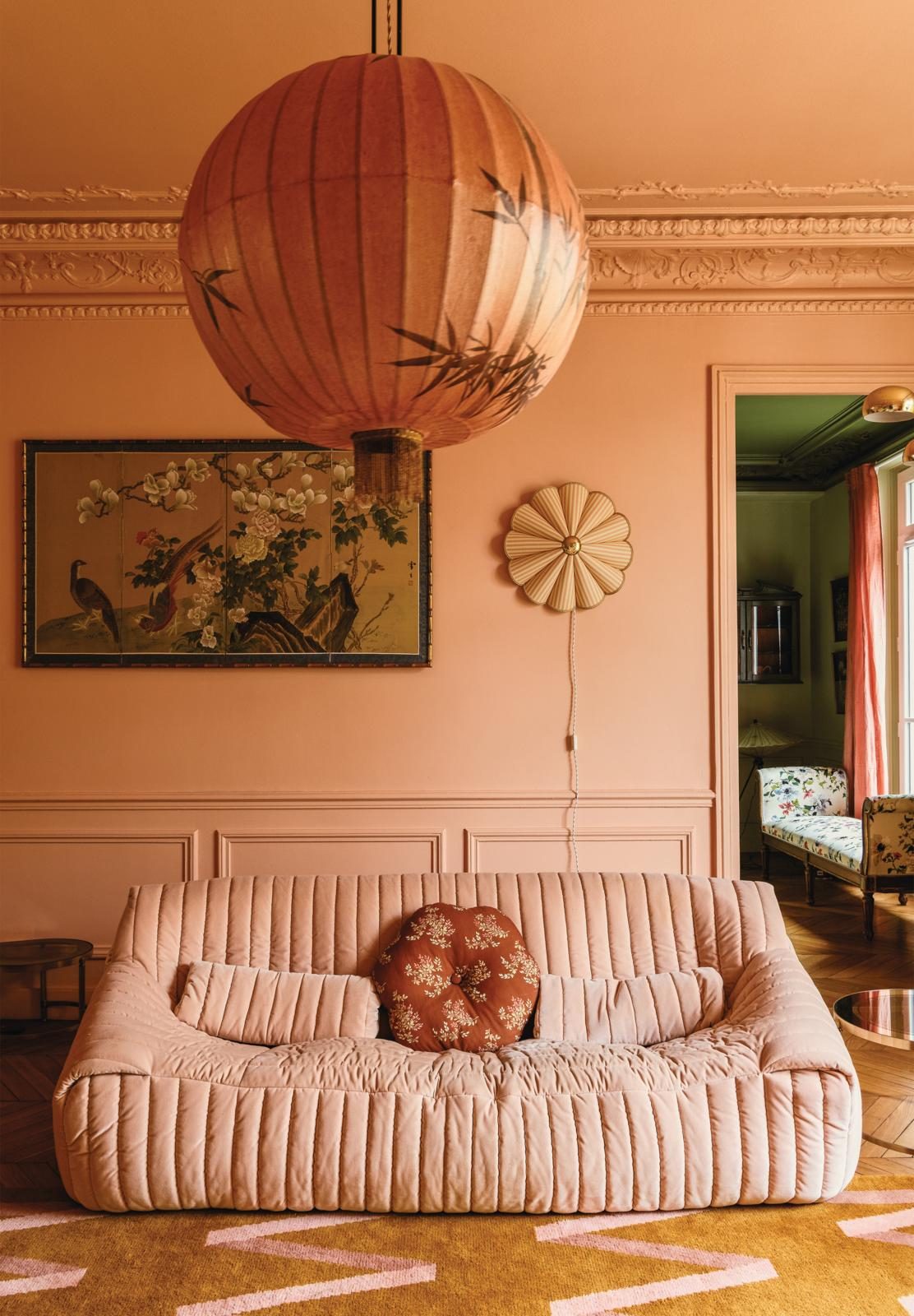 Statement lighting in Tiphaine's apartment