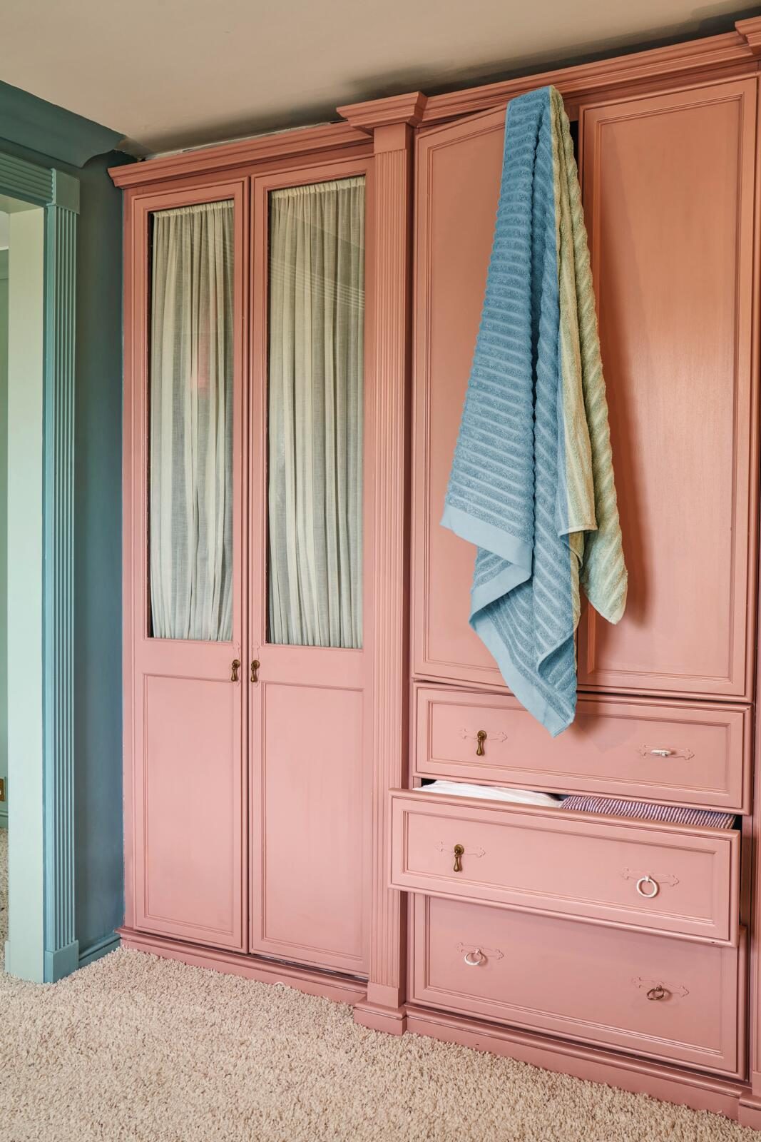 Triple-aspect ensuite wardrobe