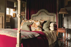 Forter Castle - Robert's Room - credit Ray Main_edit_preview Best castle stays